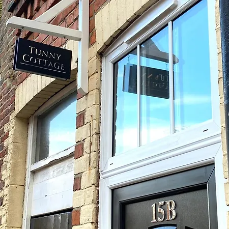 Tunny In Old Town * 스카버러